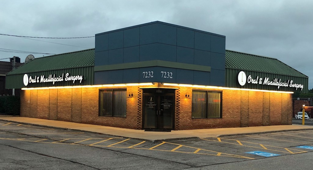 {PRACTICE_NAME} Middleburg Heights office building